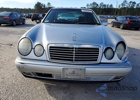 1999 Mercedes-Benz E 320 из США, поврежденный, VIN WDBJF65H2XA778002